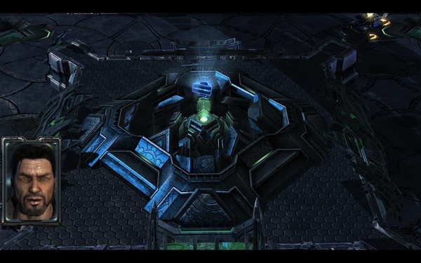 Komplettlösung zu StarCraft 2 : Wenn das Mutterschiff aus dem Weg geräumt wurde und alle Generatoren zerstört sind, können Sie das Gewölbe angreifen.