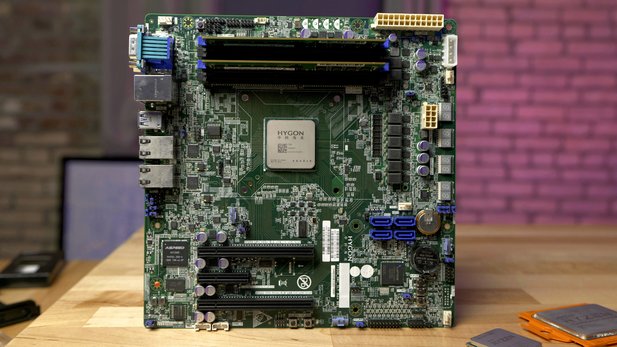 The holes on the mainboard for mounting a cooler meet Intel standards, the technology of the Hygon processor, however, comes from AMD. (Image source: Anandtech)